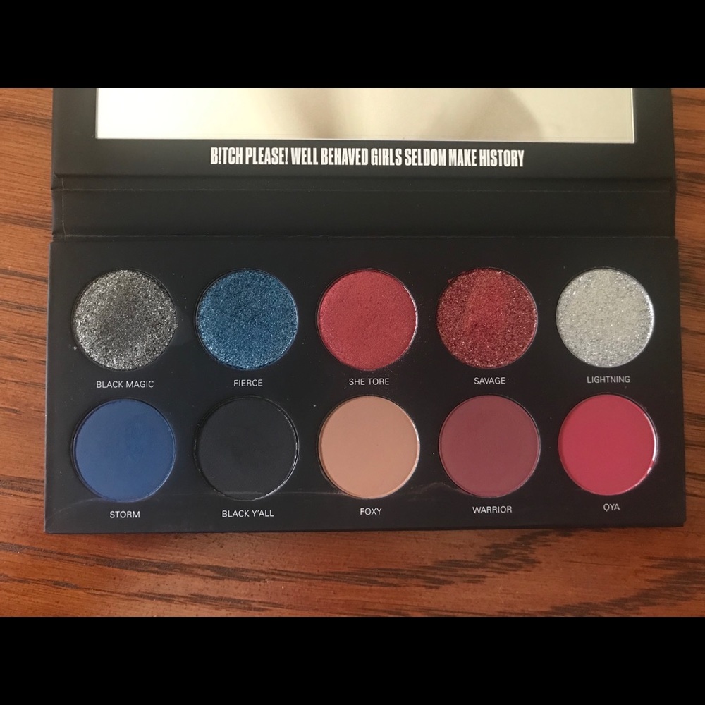 UOMA Savage Black Magic palette